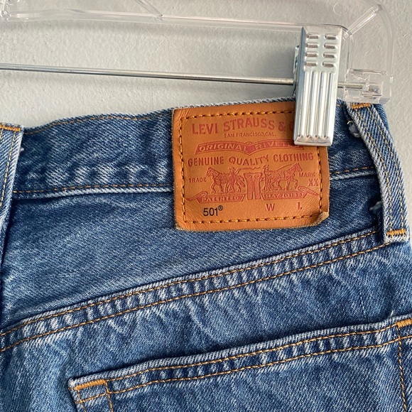 Levi’s 501 Distressed Denim Shorts in Mid View - Picture 5 of 9